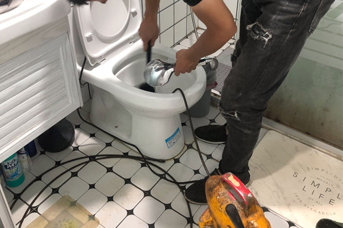 虎林马桶堵塞自己疏通还是找师傅?专业上门服务让你省时更省心